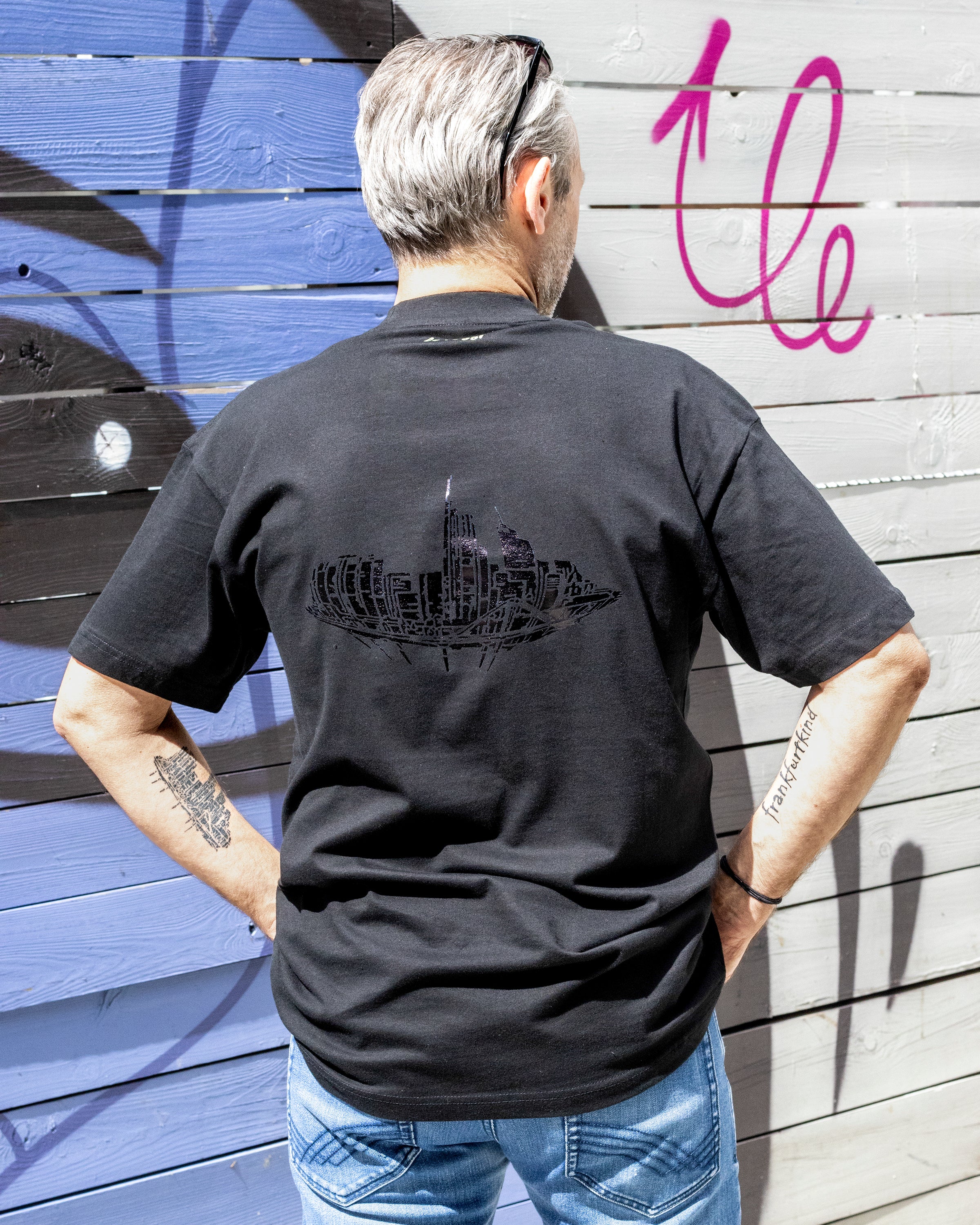 Skyline BLACK by frankfurtkind | T-Shirt haevy oversized unisex