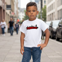 Weißes Frankfurt-Cult Frankfurt T-Shirt von frankfurtkind mit Frontprint, getragen von einem männlichen Kids Model