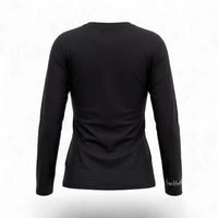 schwarzes Damen Longsleeve Shirt Rückenansicht mit kleinem Silber Effekt frankfurtkind Print am rechten Ärmel.
