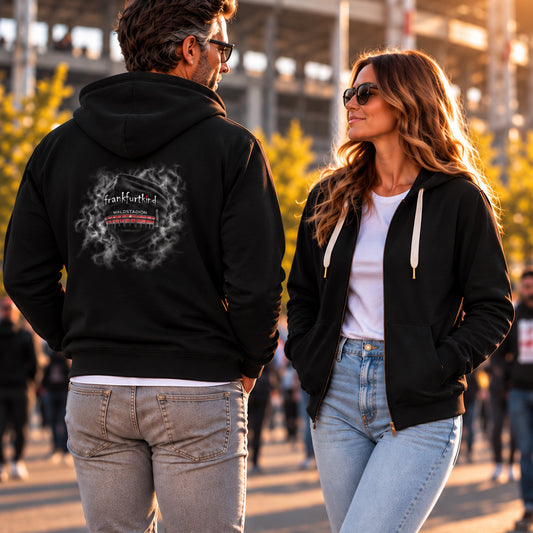 Schwarzer the-mask Frankfurt ZIP Hoodie von frankfurtkind mit Rückenprint, getragen von einem weiblichen und einem männlichen Model.