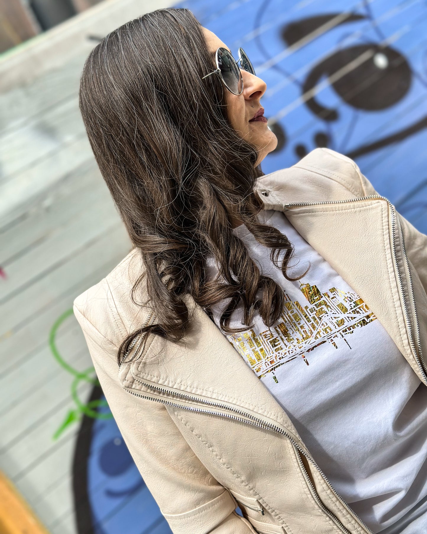 Skyline sunrise by frankfurtkind | T-Shirt women Round-neck