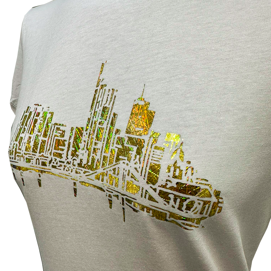 Skyline sunrise by frankfurtkind | T-Shirt women Round-neck